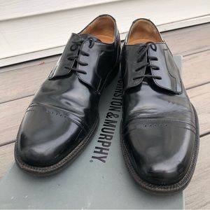 Johnston & Murphy Black Brinley Cap dress shoes
